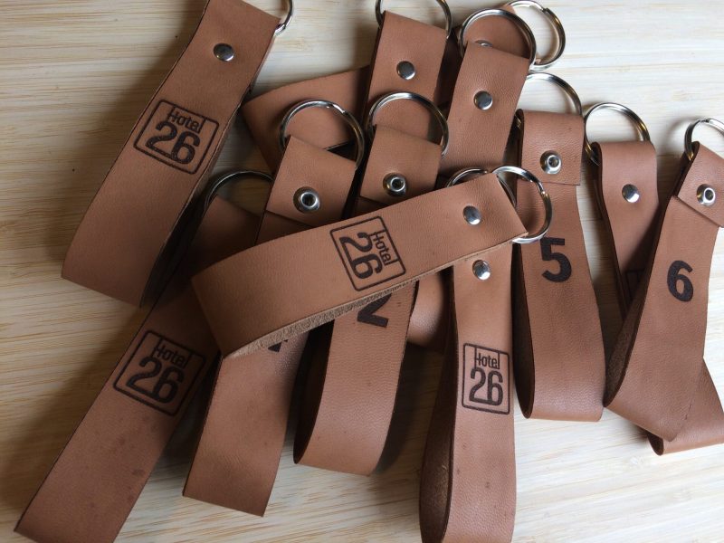 leren sleutelhangers met logo